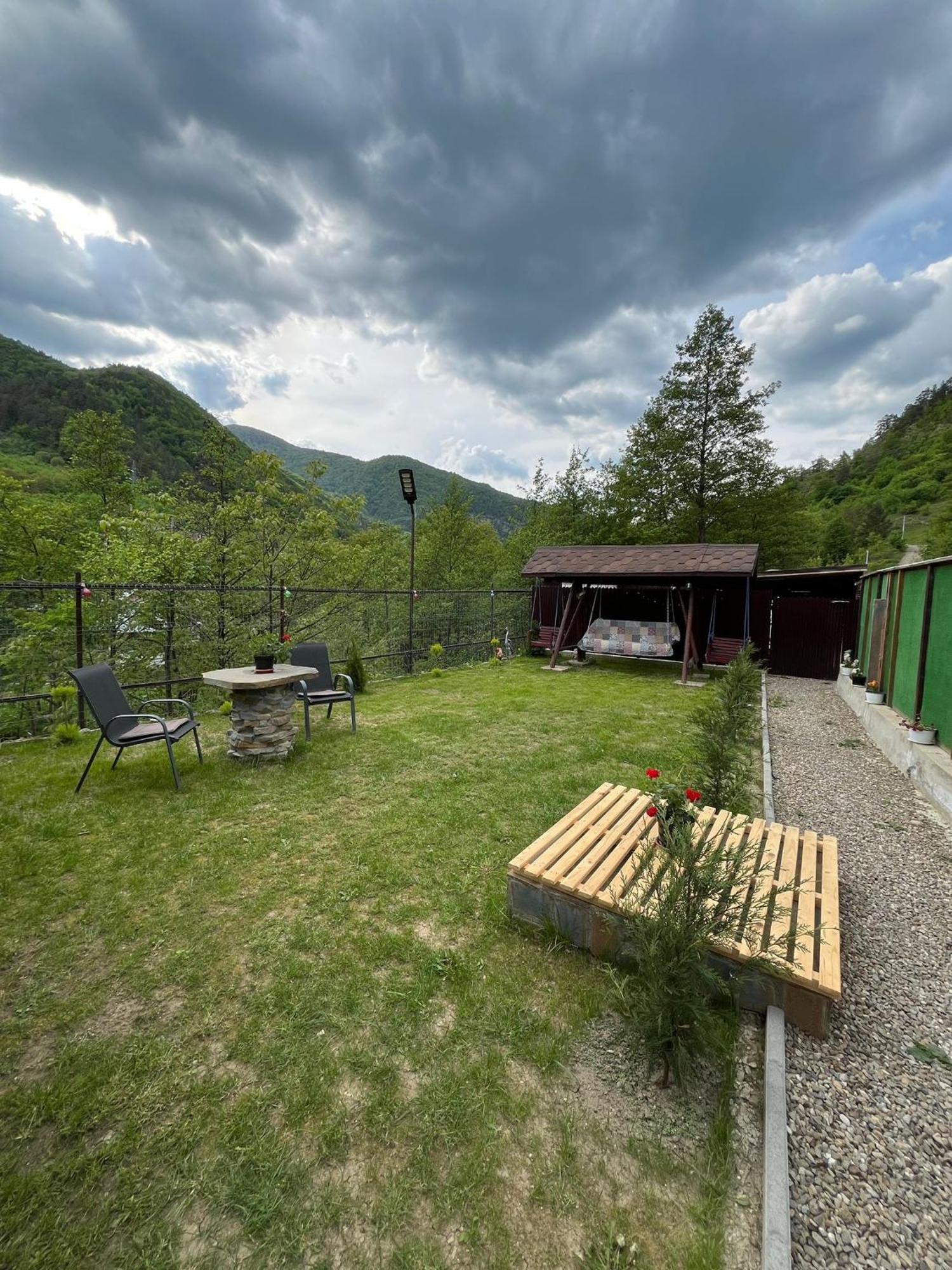 Casa Vio Vendégház Nehoiu Kültér fotó